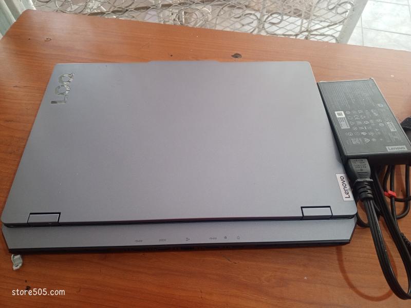 Lenovo LOQ ryzen 5, 6 giga gráfica 